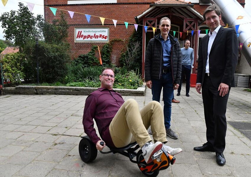 FIMRO supports Kita Hoppelnase in Langenstein with a new bicycle for the children. The donation promotes activity, joy, and community in the kindergarten.